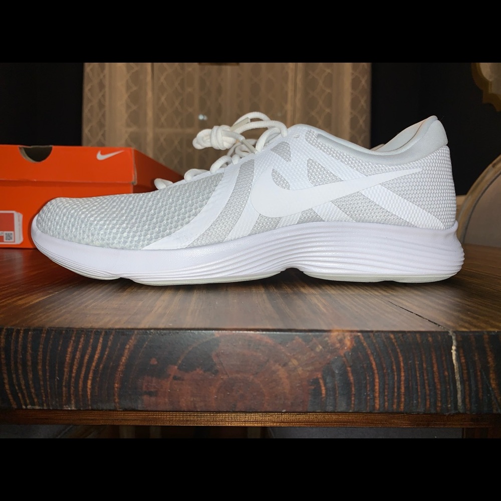 Nike Revolution 4 shoes